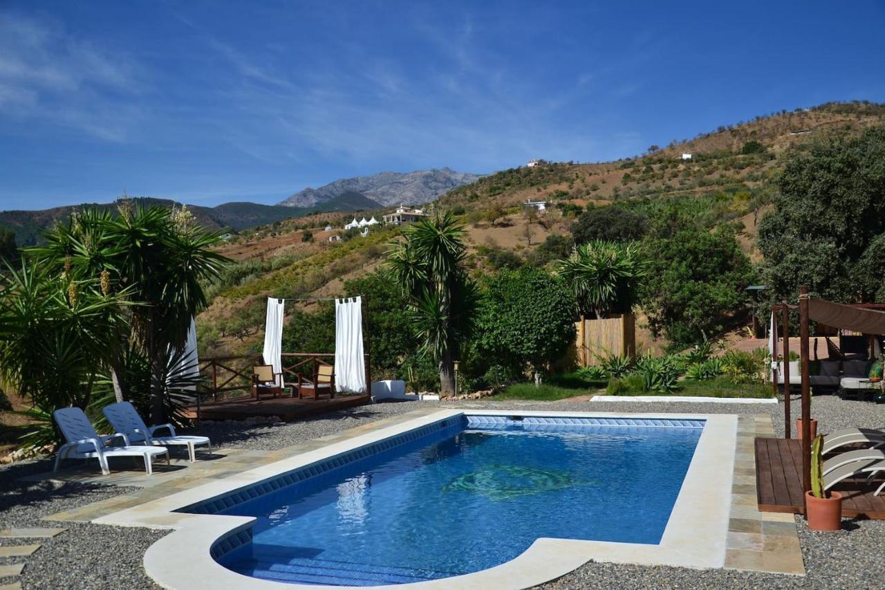 The African House Tolox Luaran gambar